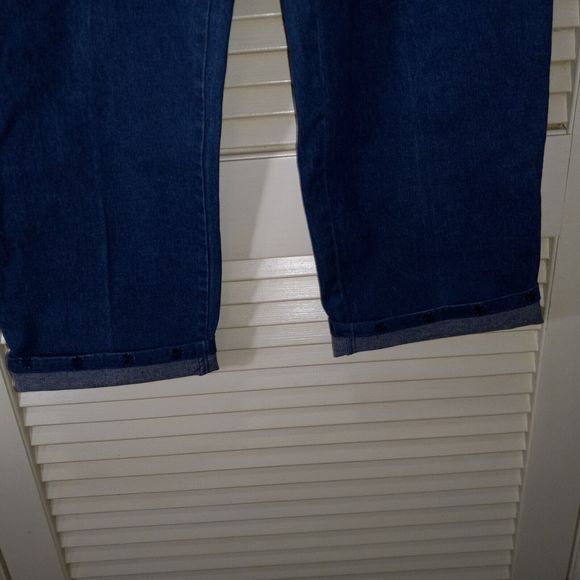 Denim & Co Crop Jeans Size Large Pull On Floral Embroidered Hems Inseam 25" - Picture 3 of 10